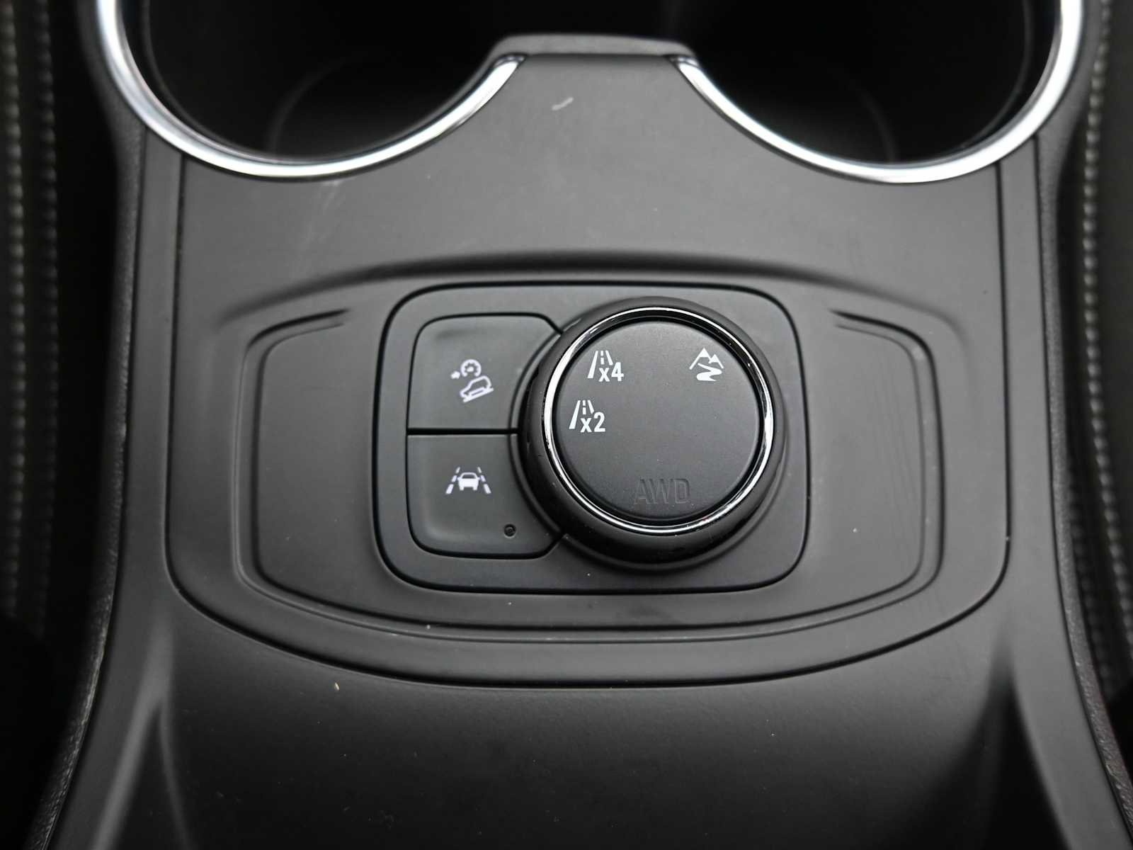 Used 2024 GMC Terrain SLE image 19