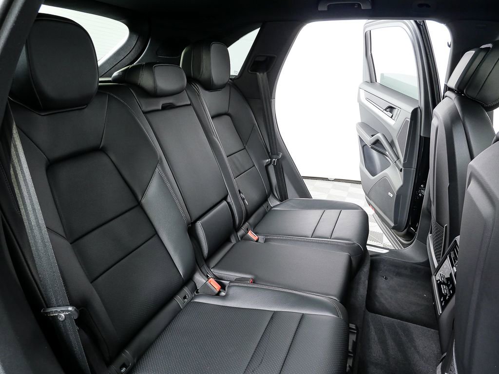 New 2026 Porsche Cayenne image 23