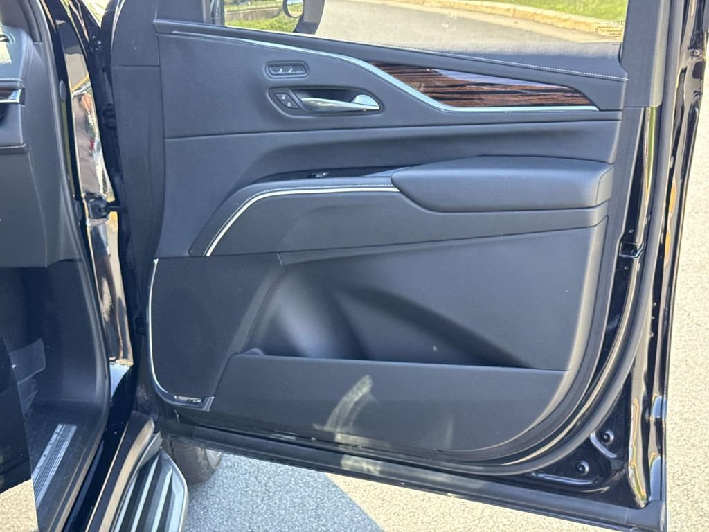 Used 2024 Cadillac Escalade ESV Luxury RWD image 26
