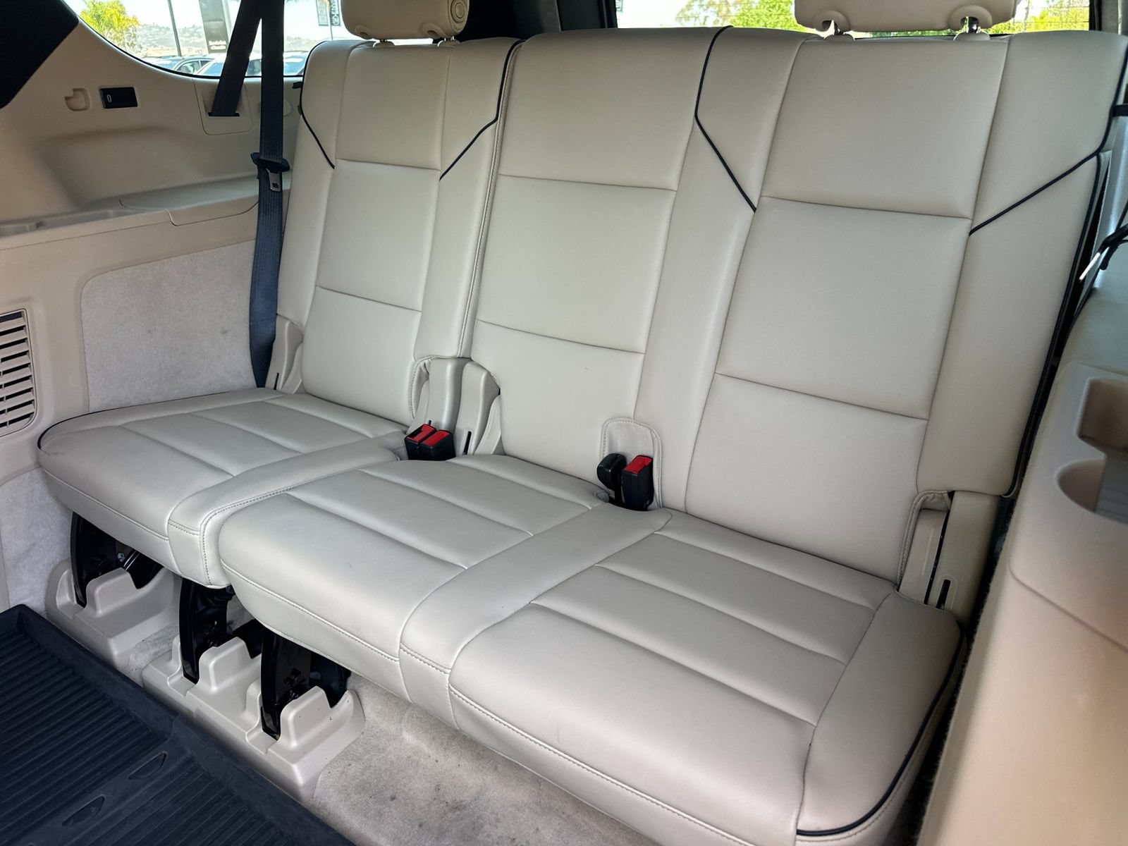 Used 2023 Cadillac Escalade ESV Premium Luxury RWD image 16