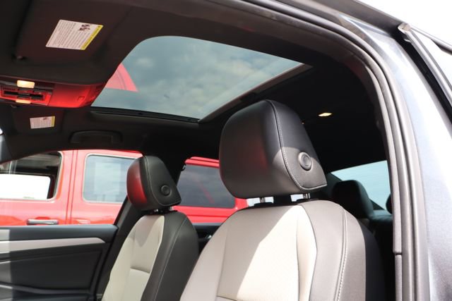 Used 2020 Volkswagen Jetta R-Line w/ R-Line Cold Weather Package image 25