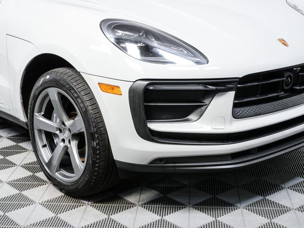 Certified 2024 Porsche Macan image 34