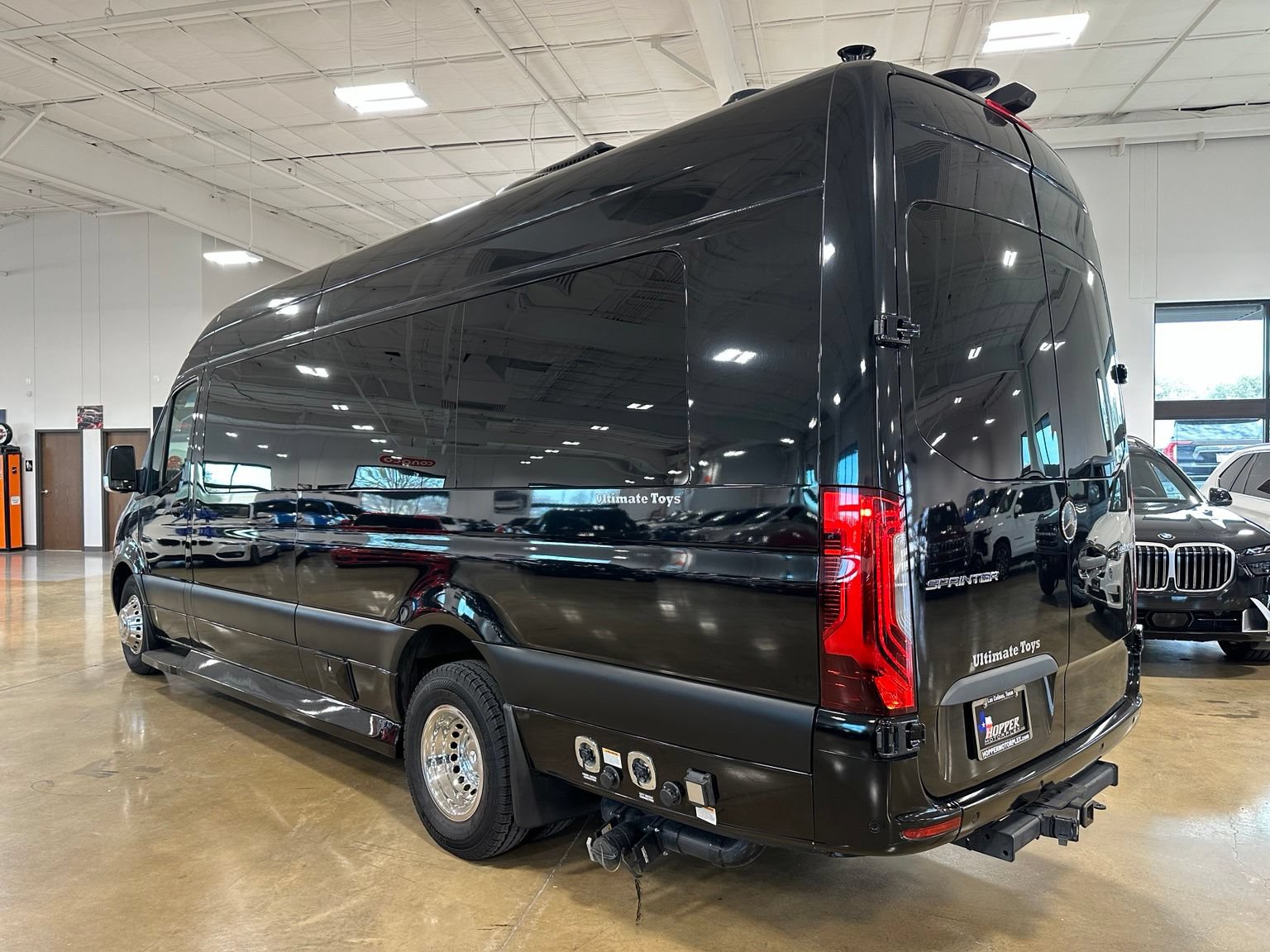 Used 2022 Mercedes-Benz Sprinter 3500 w/ Parking Package image 7