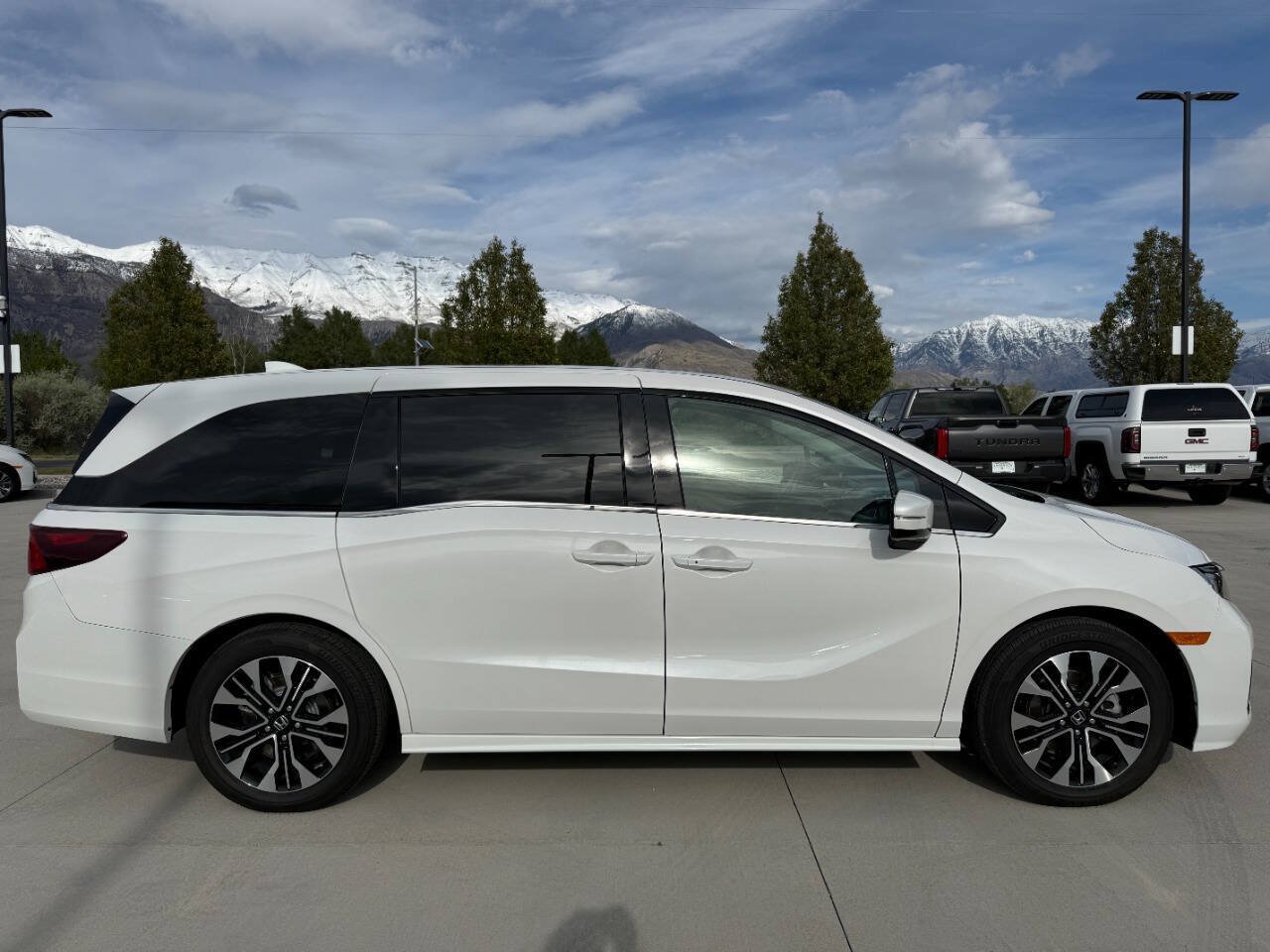 Used 2026 Honda Odyssey Elite image 2