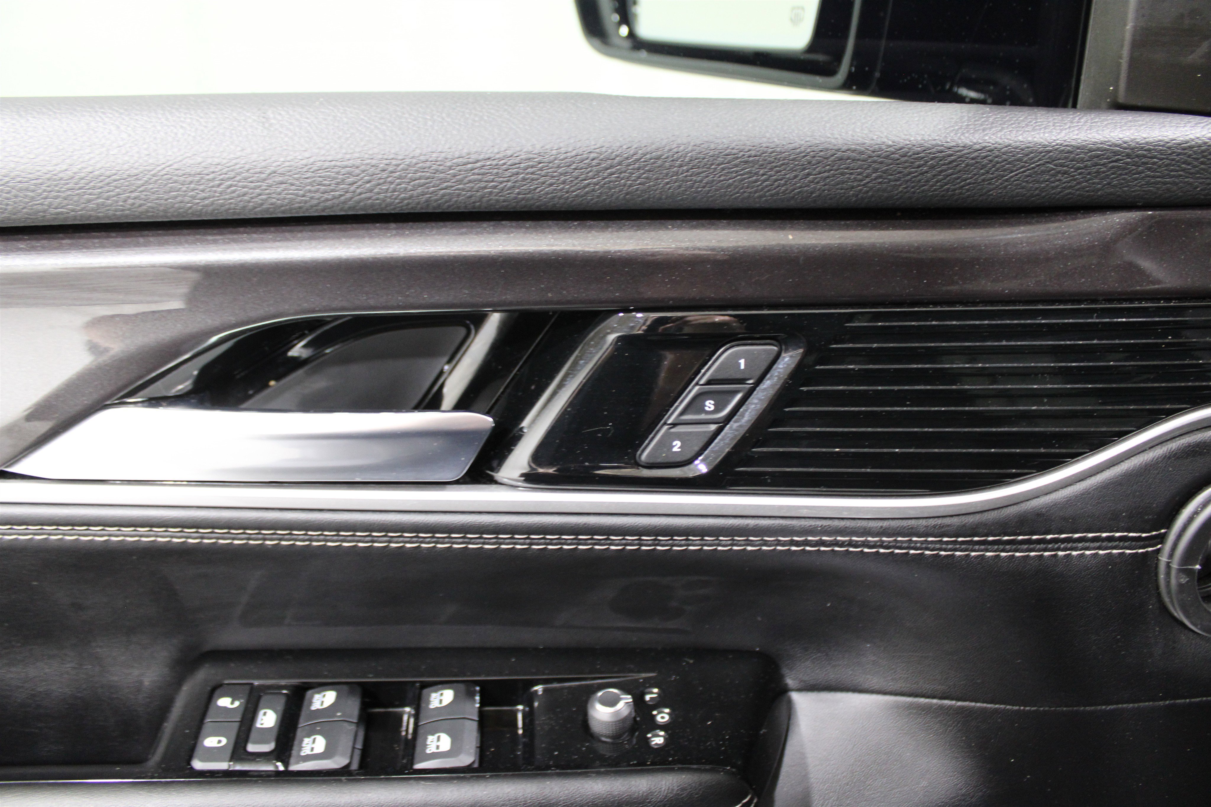 Used 2023 Jeep Wagoneer 4WD w/ Premium Group I image 8