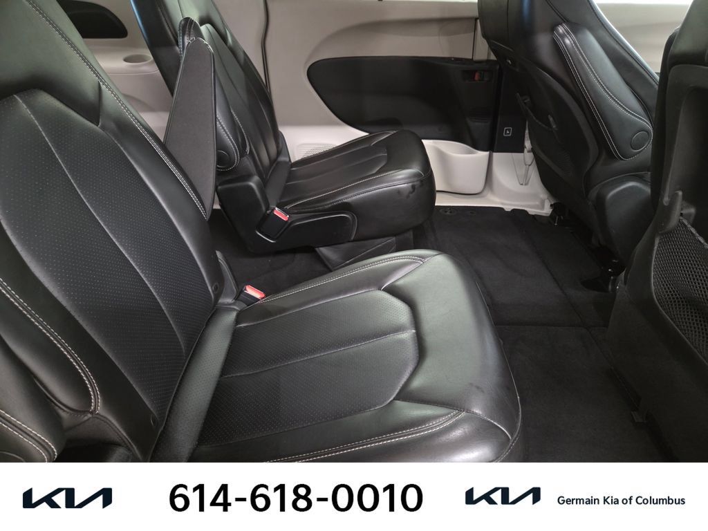 Used 2023 Chrysler Pacifica Touring-L FWD image 19