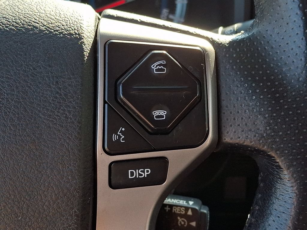 Used 2018 Toyota 4Runner SR5 AWD/4WD image 23
