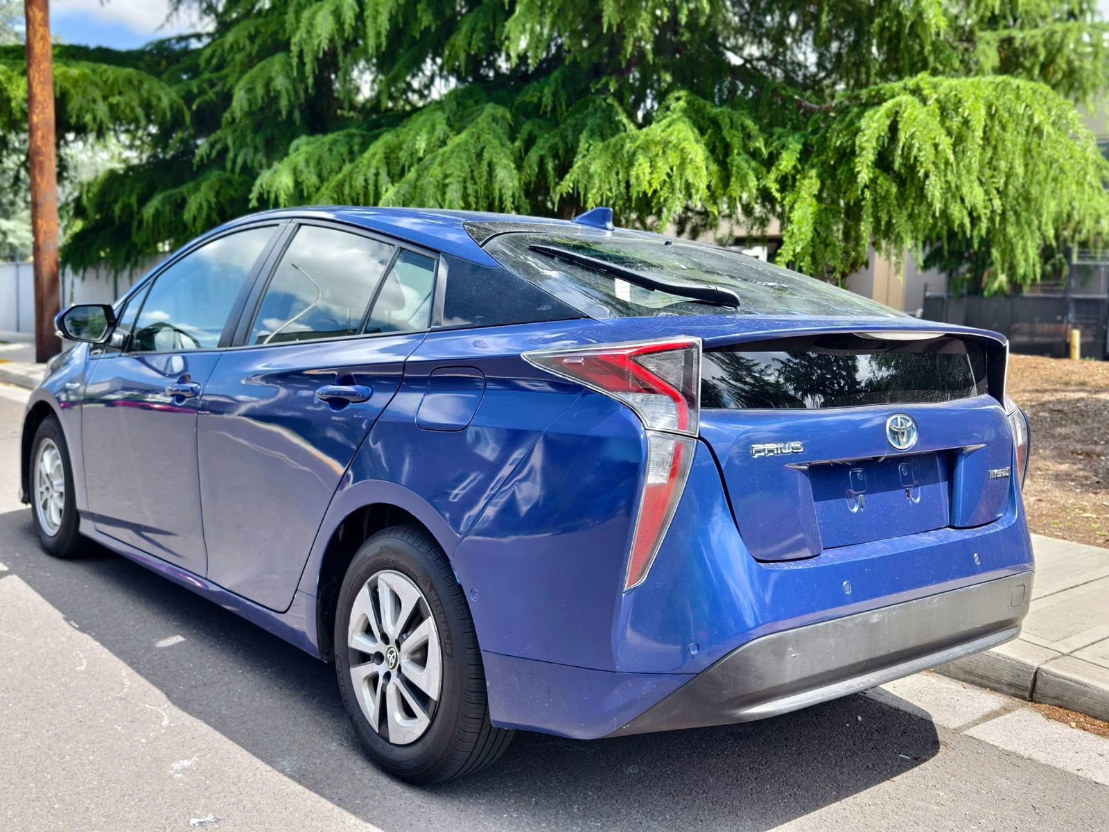 Used 2018 Toyota Prius One image 8