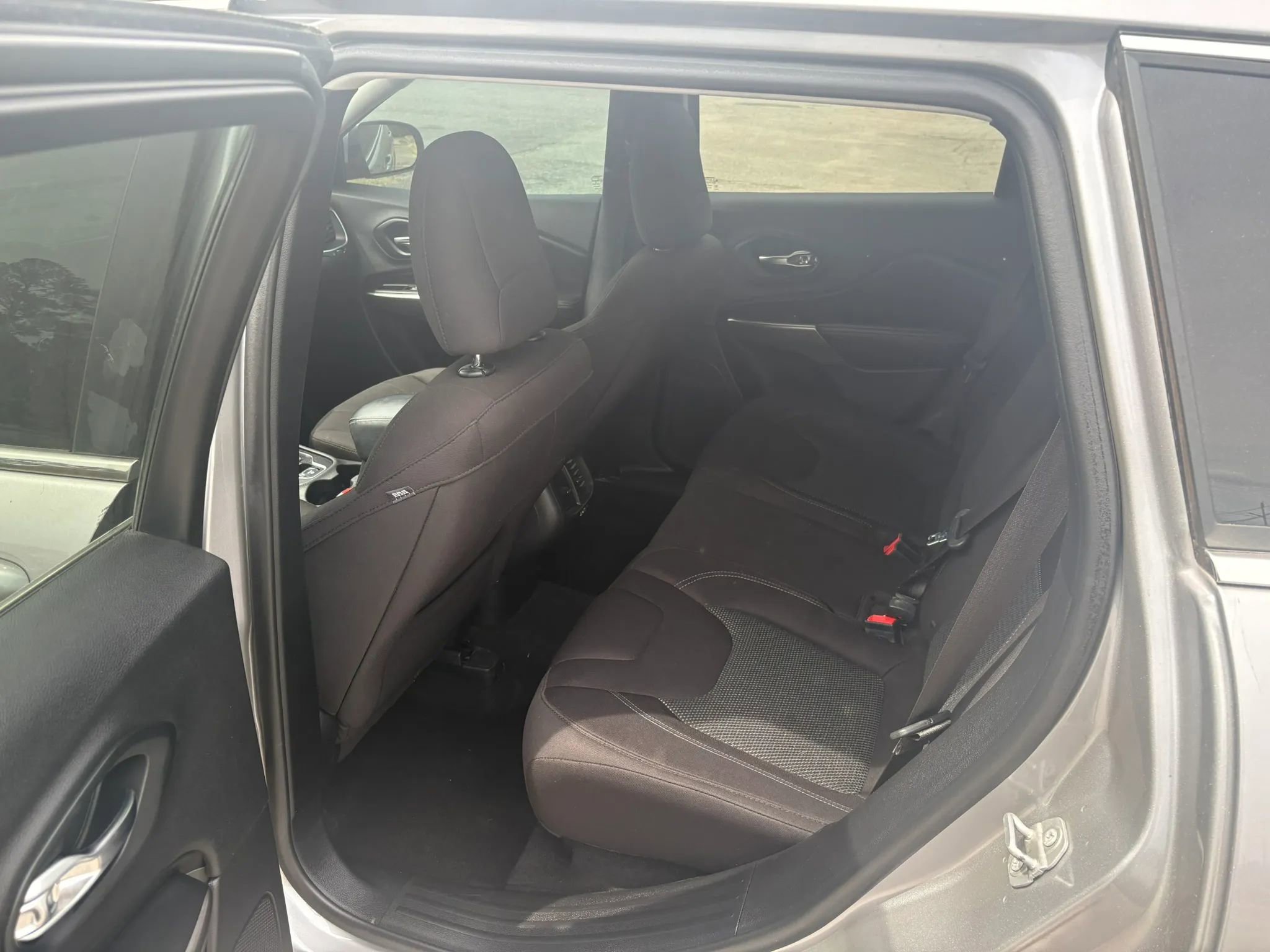 Used 2019 Jeep Cherokee Latitude w/ Popular Appearance Group image 7