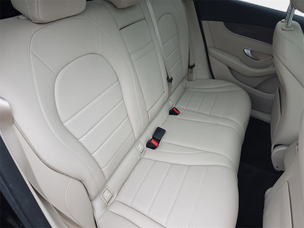 Used 2019 Mercedes-Benz GLC 300 4MATIC image 16