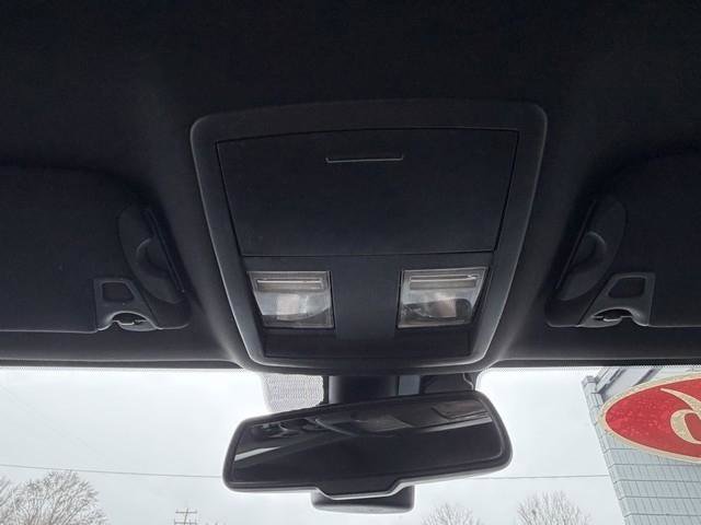 Used 2016 Dodge Challenger SXT image 21