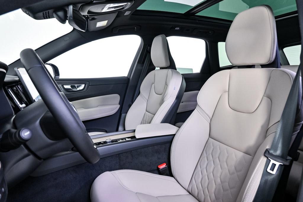 New 2026 Volvo XC60 T8 Core w/ Climate Package PRO image 5