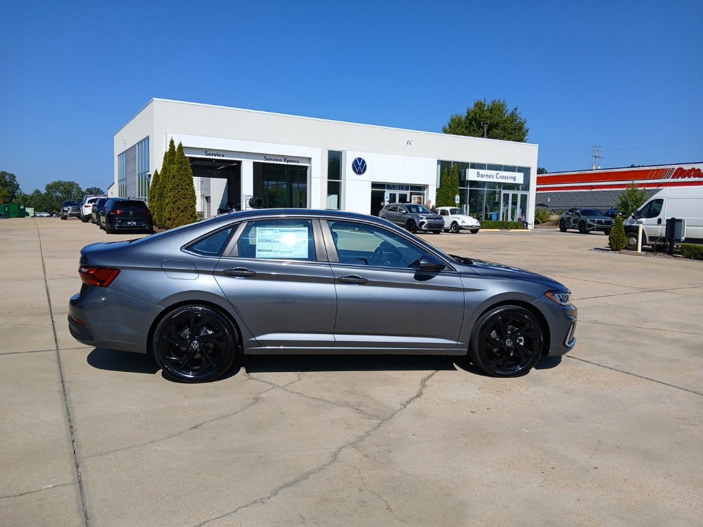 New 2027 Volkswagen Jetta SE FWD image 8