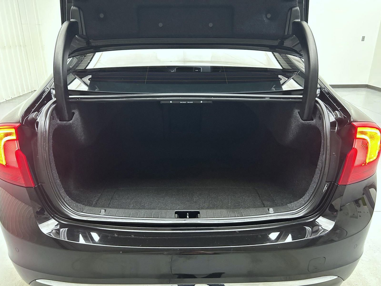 Used 2016 Volvo S60 T5 Premier w/ Climate Package image 21