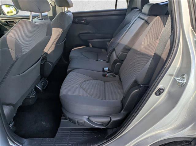 Used 2024 Toyota Highlander LE image 18