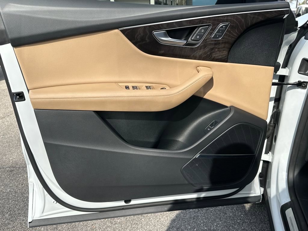 Used 2023 Audi Q8 Premium Plus image 30