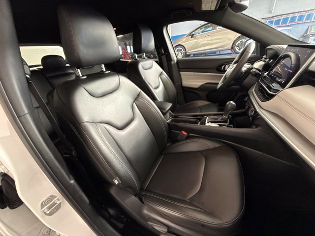 Used 2025 Jeep Compass Limited AWD/4WD image 31