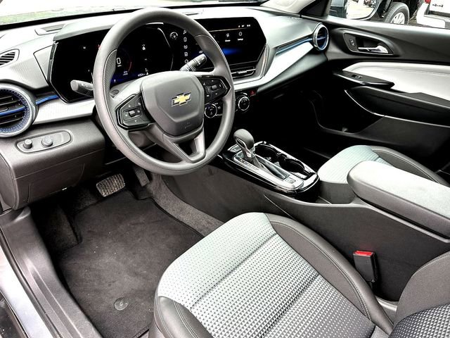 Used 2026 Chevrolet Trax LT FWD image 13