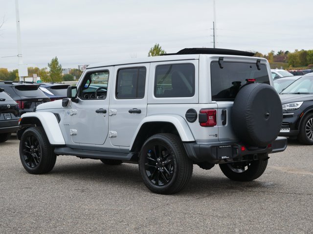 Used 2023 Jeep Wrangler Unlimited Sahara w/ Cold Weather Group AWD/4WD image 5