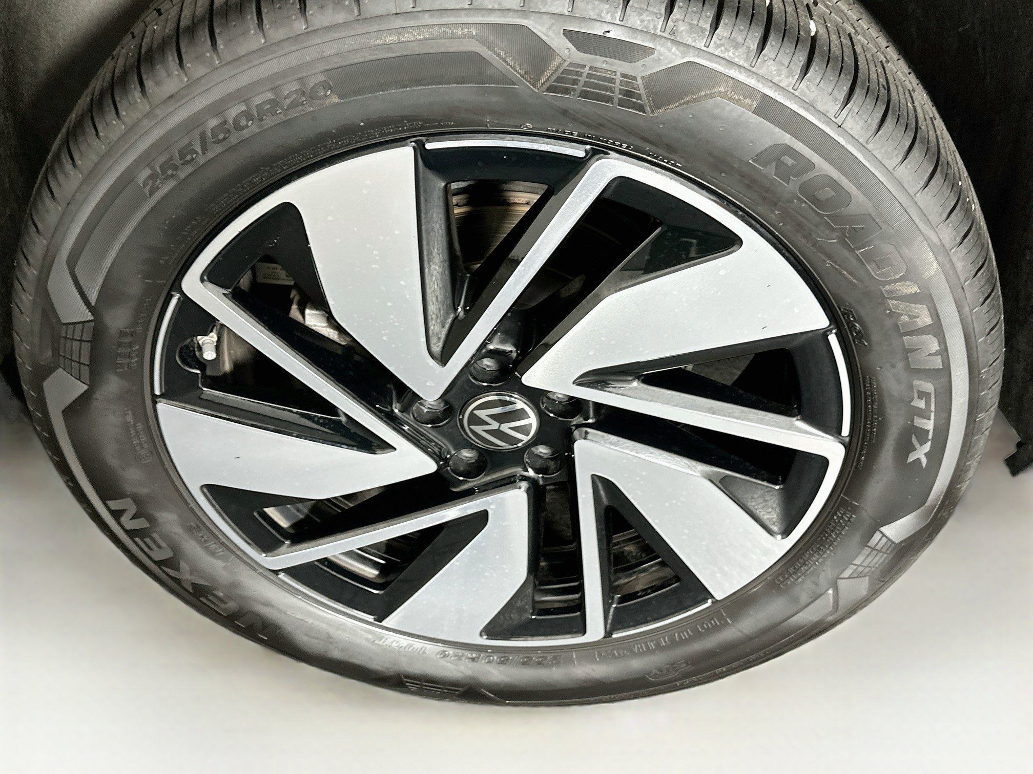 Used 2025 Volkswagen Atlas SE FWD image 11