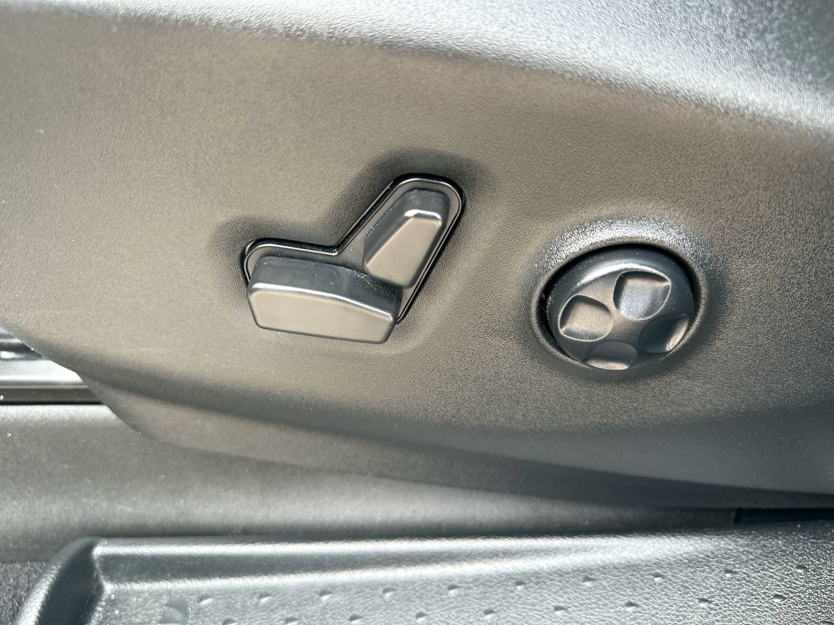 Used 2025 Chrysler Pacifica Select FWD image 12