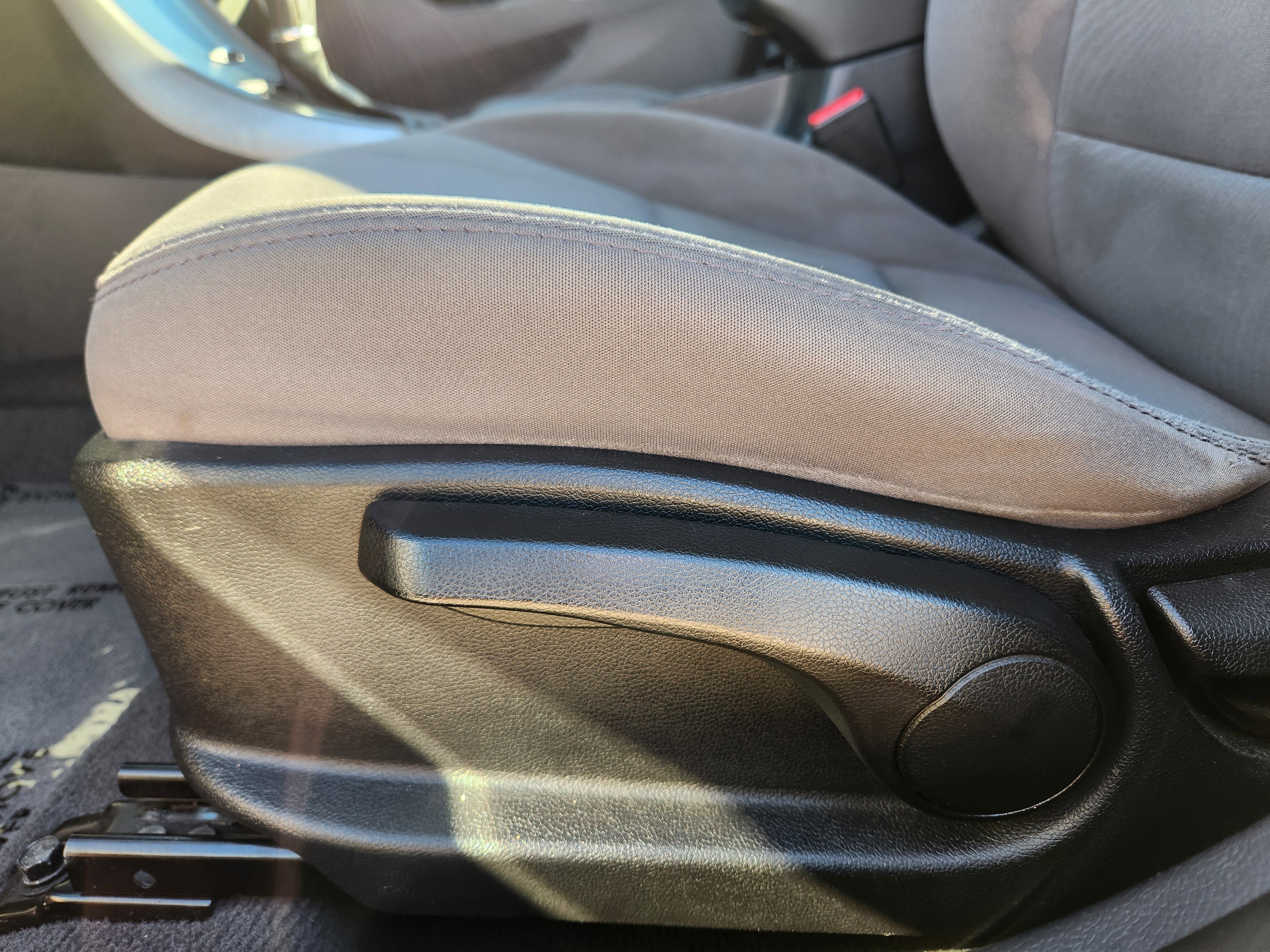 Used 2015 Hyundai Elantra SE image 24