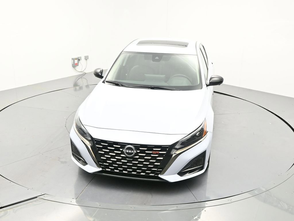 Used 2024 Nissan Altima 2.0 SR FWD image 19