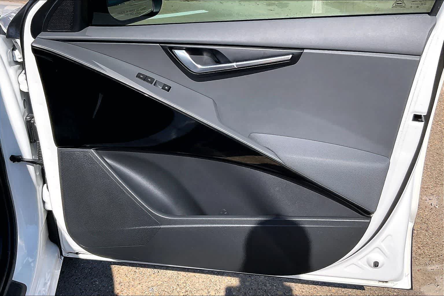 Certified 2024 Kia Niro EX FWD image 28