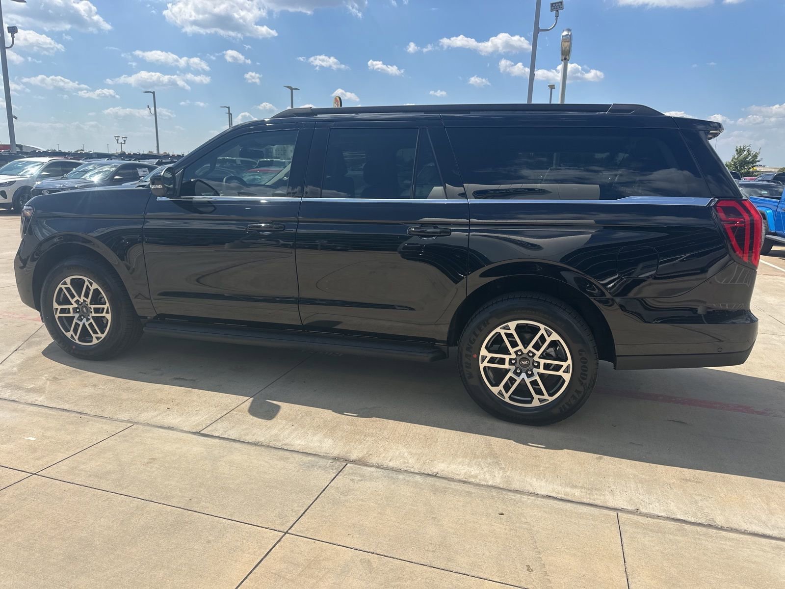 New 2025 Ford Expedition Max Active RWD image 7