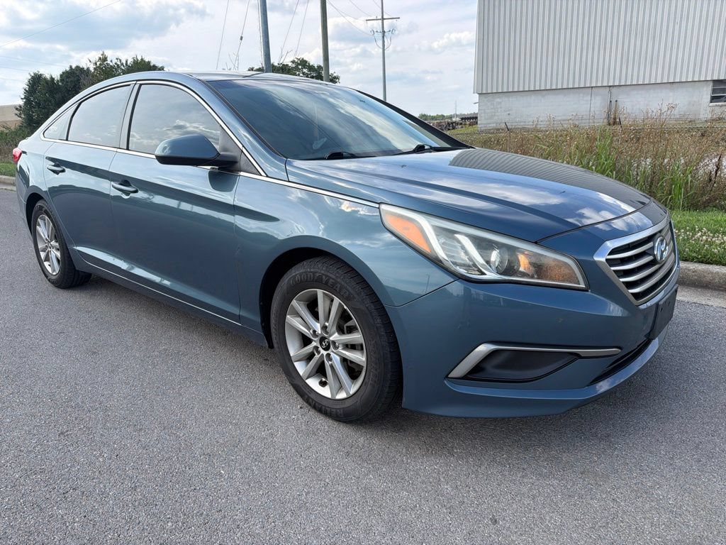 Used 2016 Hyundai Sonata SE FWD image 2