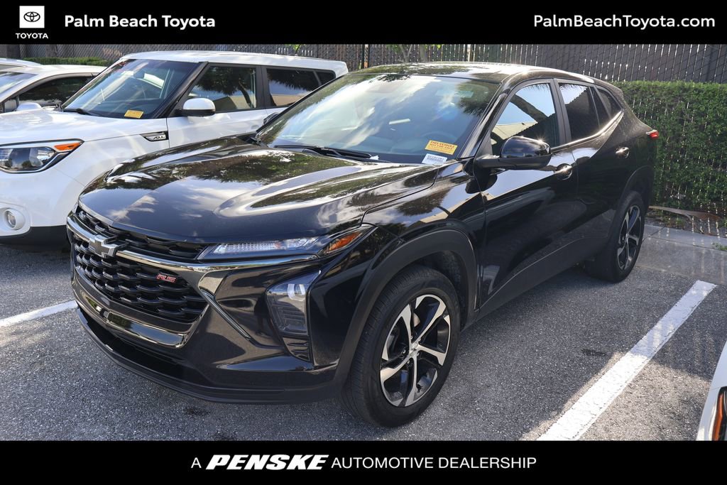 Used 2025 Chevrolet Trax RS w/ Driver Confidence Package FWD image 1