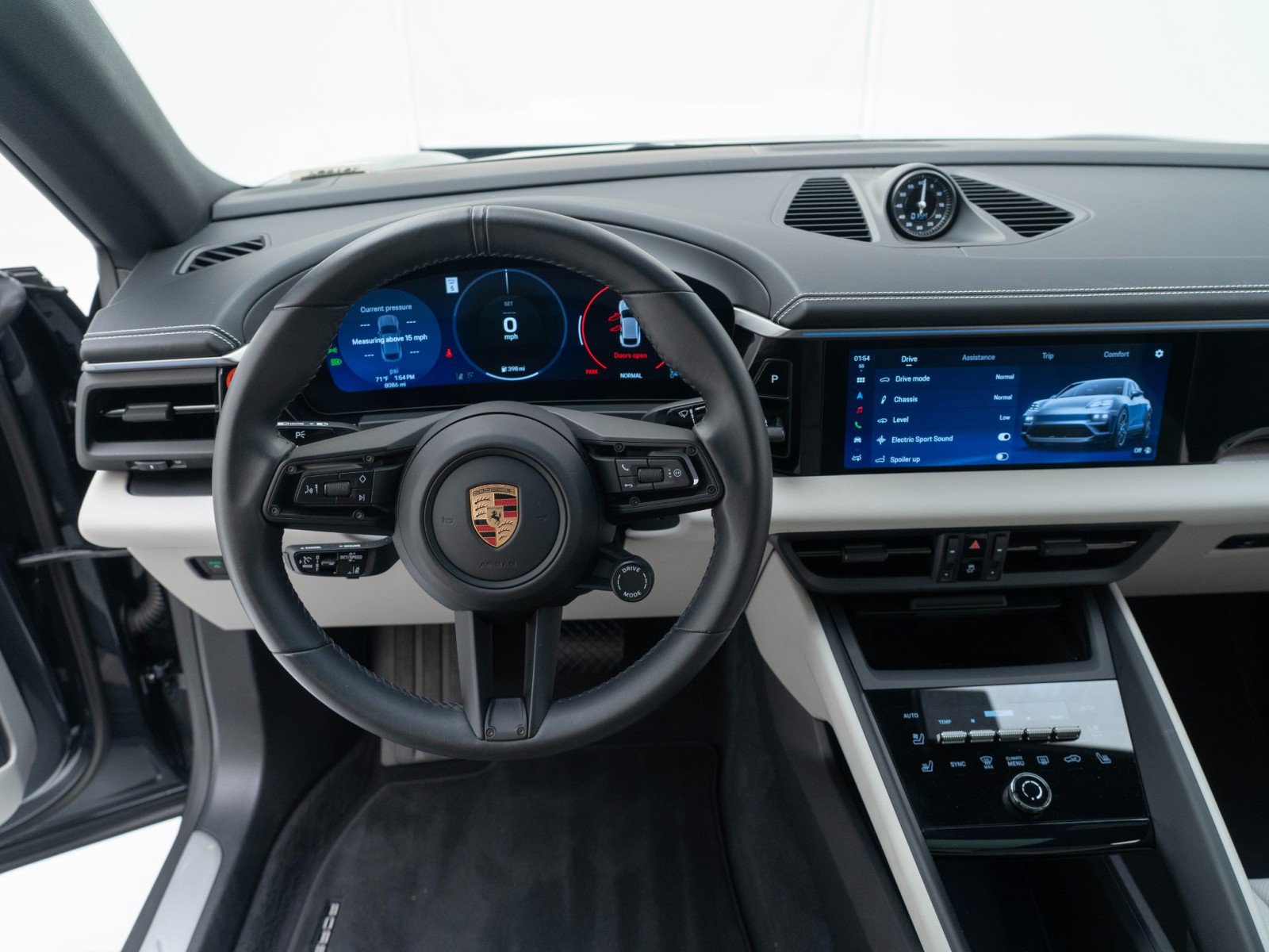 Certified 2025 Porsche Macan Electric image 33