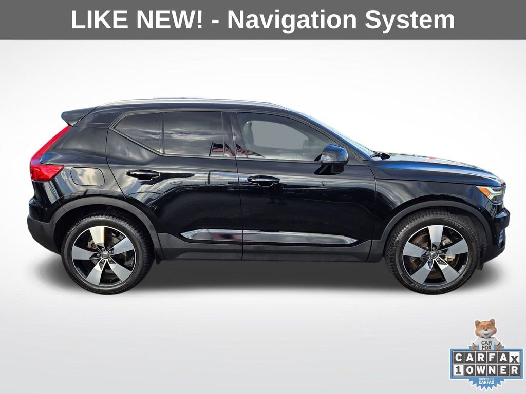 Used 2019 Volvo XC40 T4 Momentum image 10