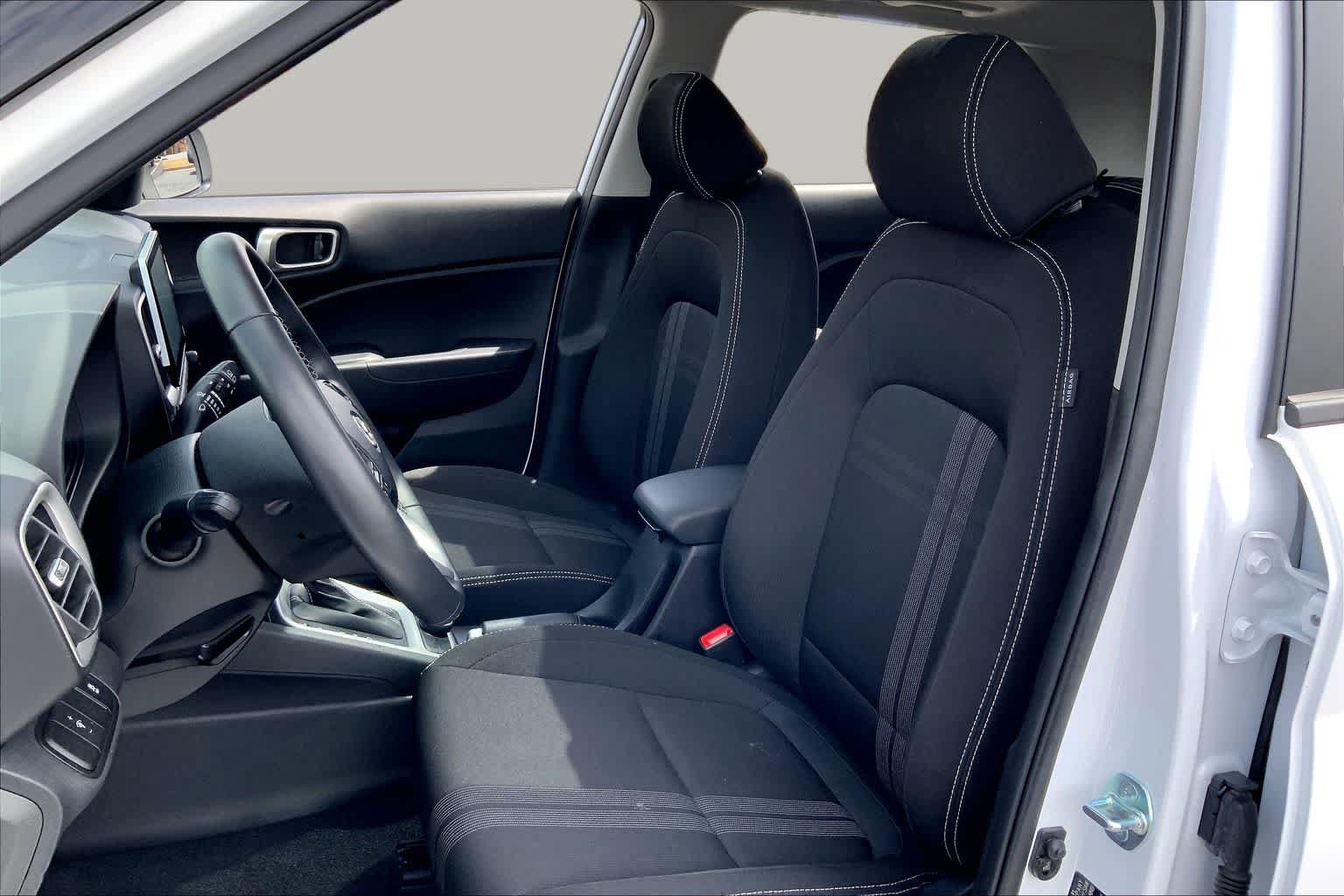Used 2025 Hyundai Venue SEL FWD image 8