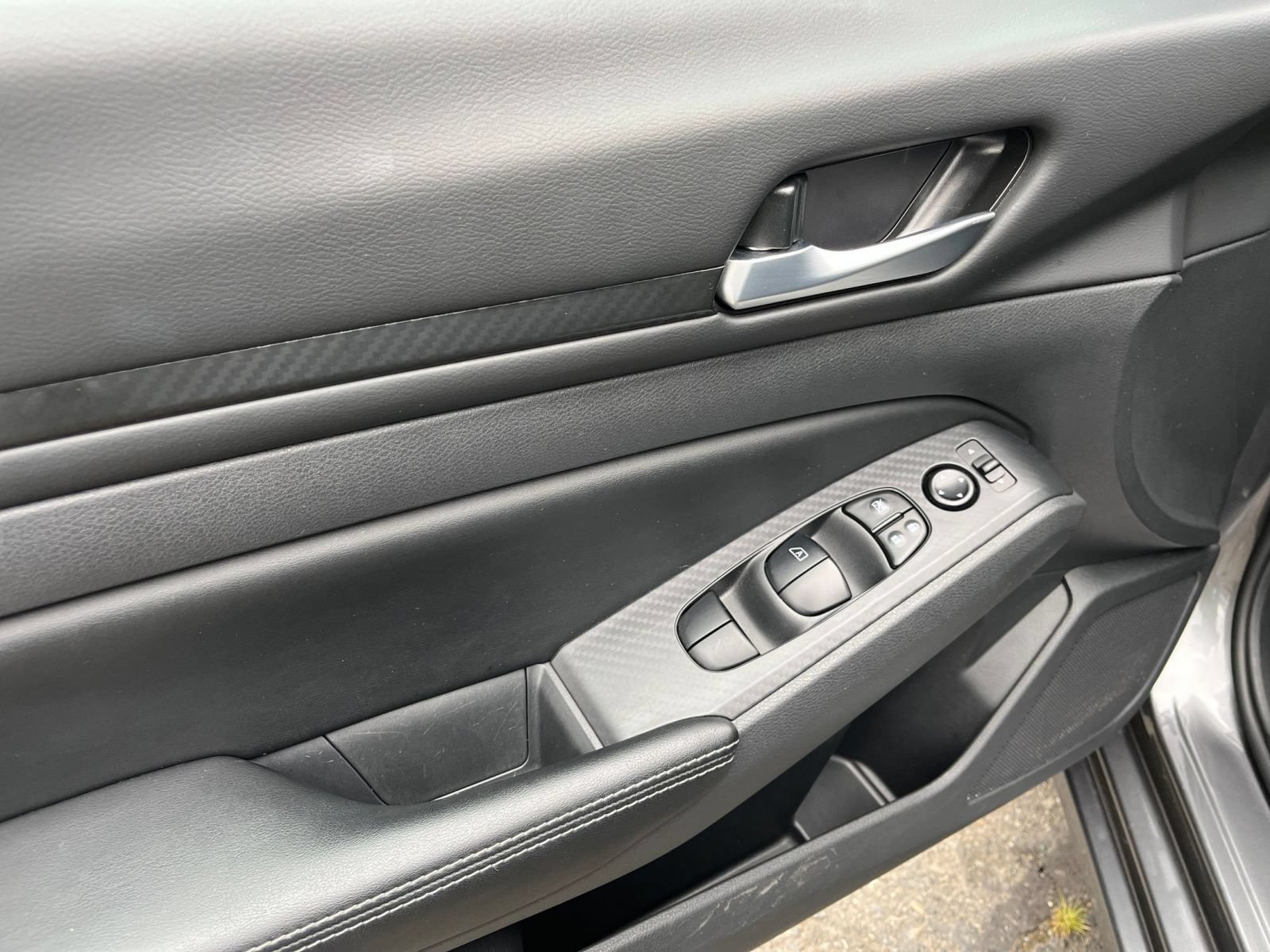 Used 2025 Nissan Altima 2.5 SV FWD image 18
