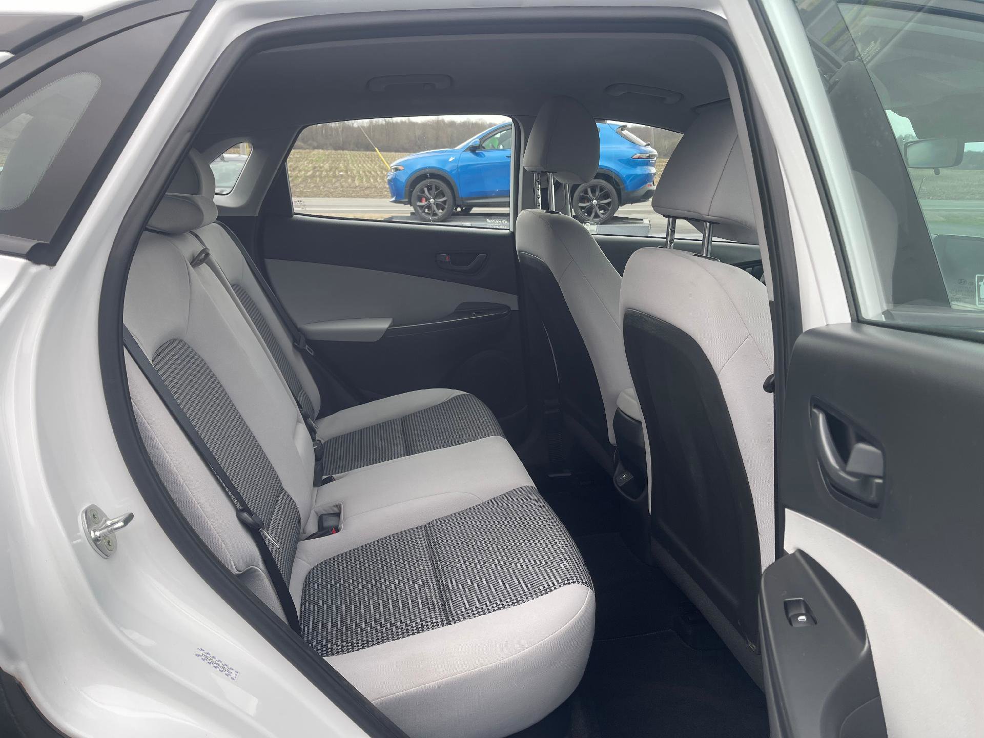 Used 2023 Hyundai Kona SE image 8
