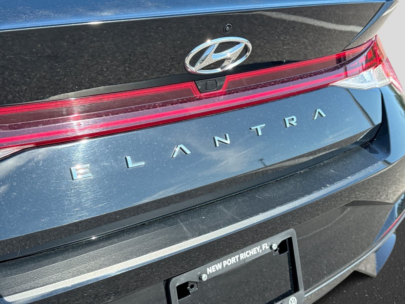Used 2022 Hyundai Elantra SEL w/ Convenience + Premium Package FWD image 19