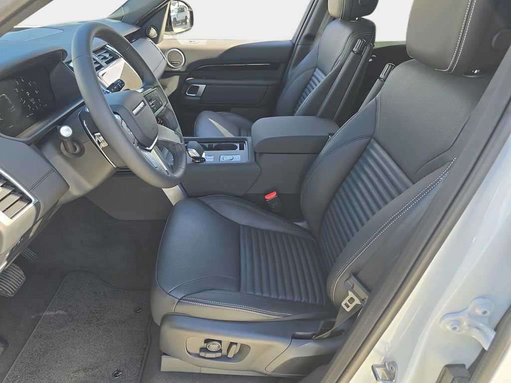New 2026 Land Rover Discovery S AWD/4WD image 17