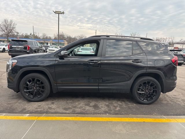 Used 2023 GMC Terrain SLE w/ Driver Convenience Package image 11