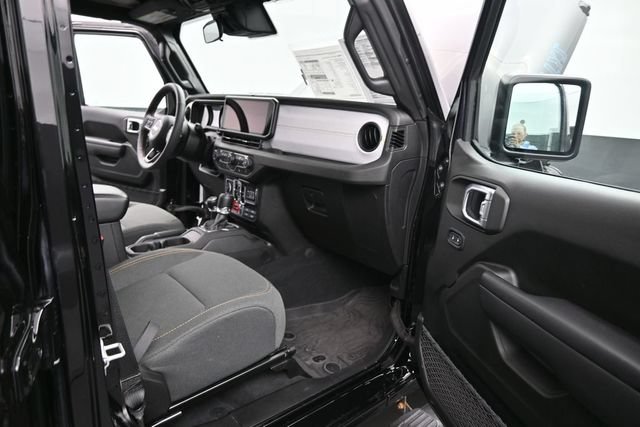 Used 2024 Jeep Wrangler Unlimited AWD/4WD image 17