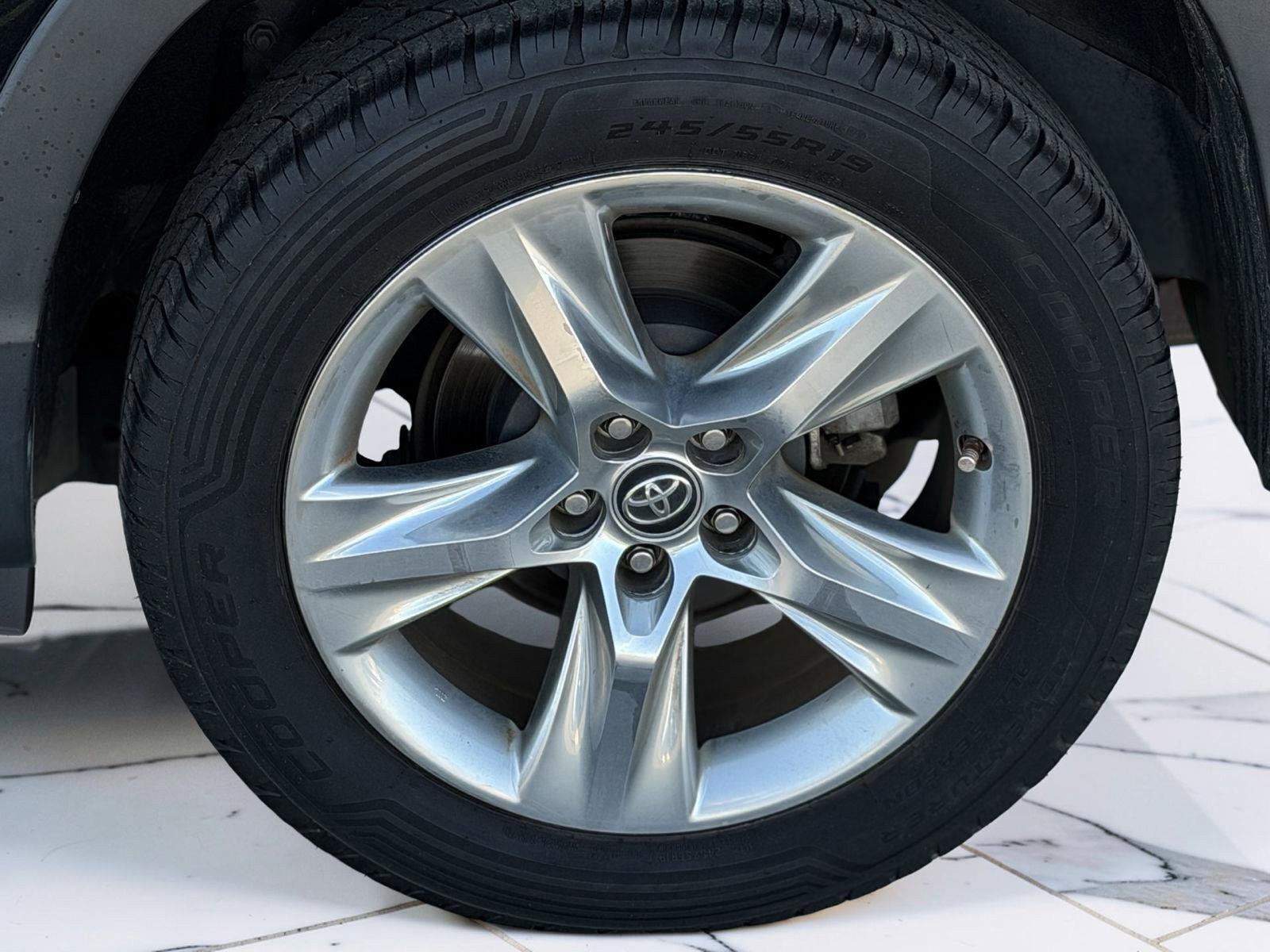 Used 2017 Toyota Highlander Limited image 6