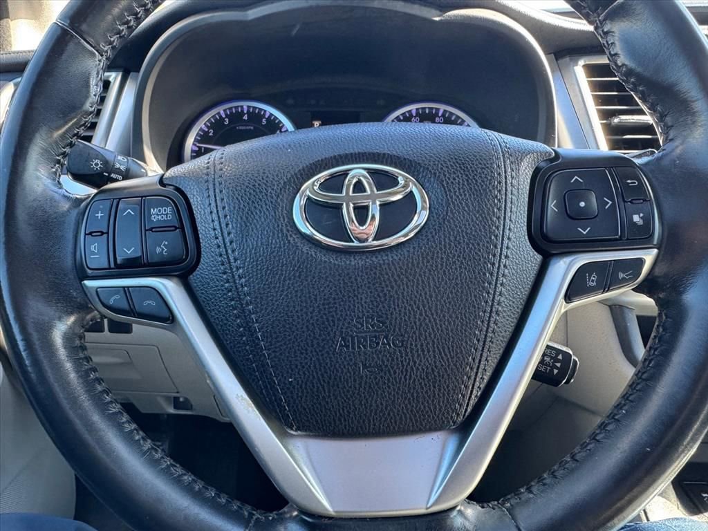 Used 2018 Toyota Highlander XLE image 17