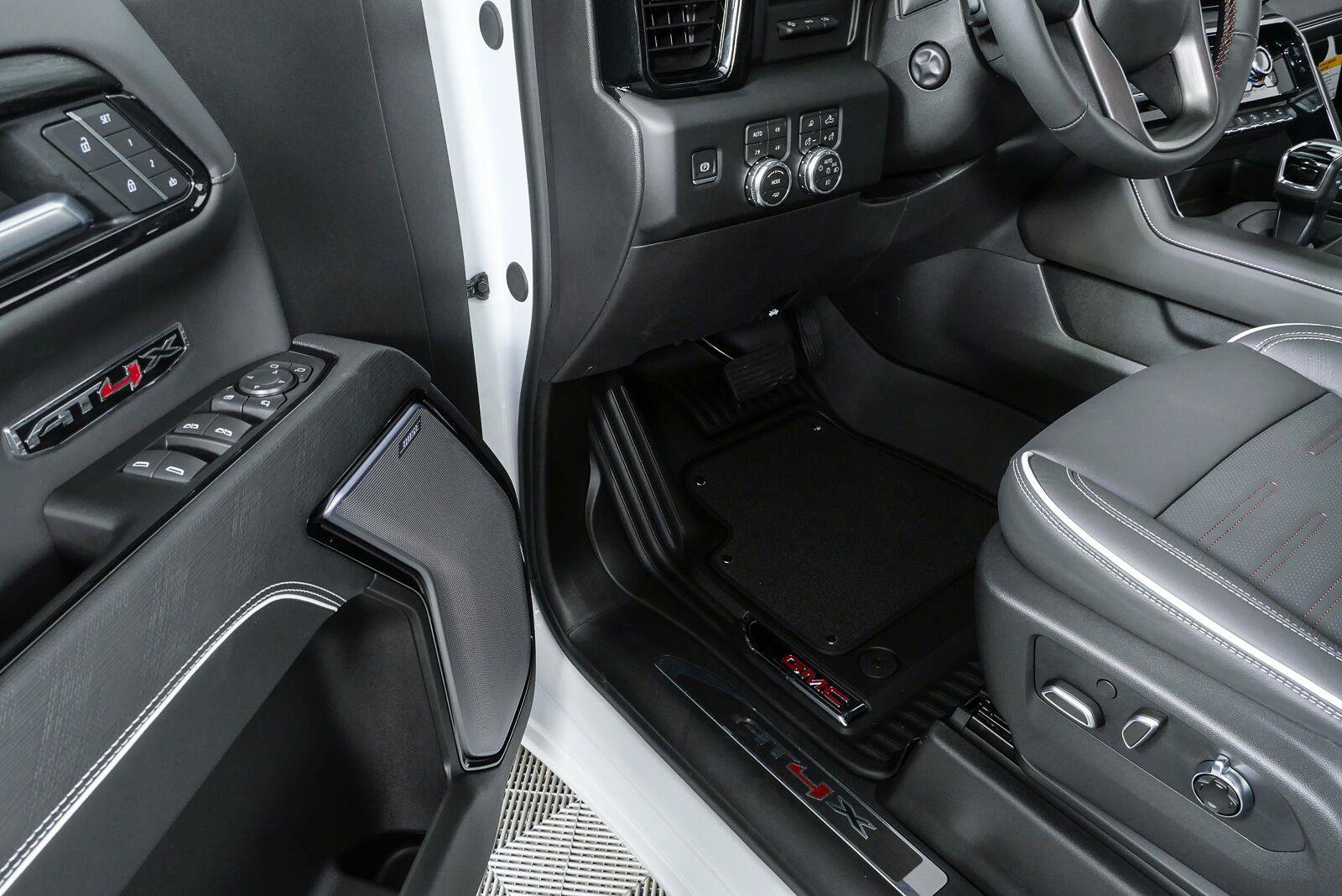 New 2026 GMC Sierra 1500 AT4X AWD/4WD image 8