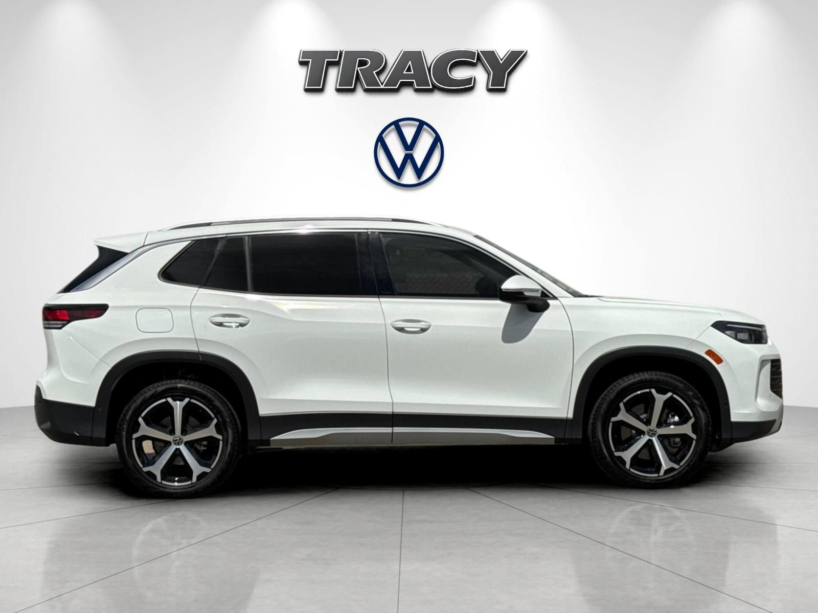 New 2026 Volkswagen Tiguan SE AWD/4WD image 3