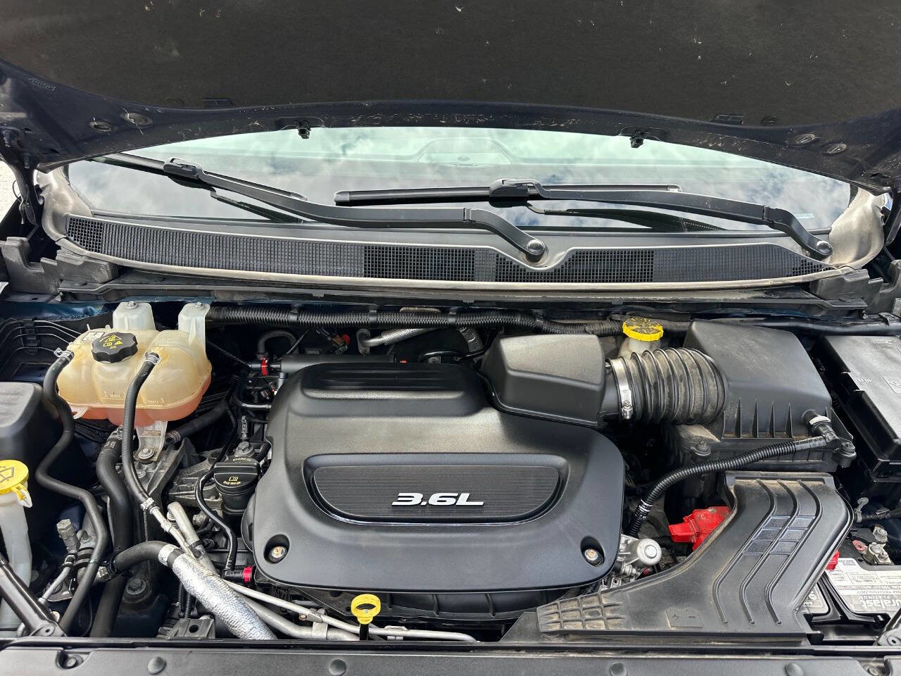 Used 2018 Chrysler Pacifica Touring-L w/ Tire & Wheel Group image 18