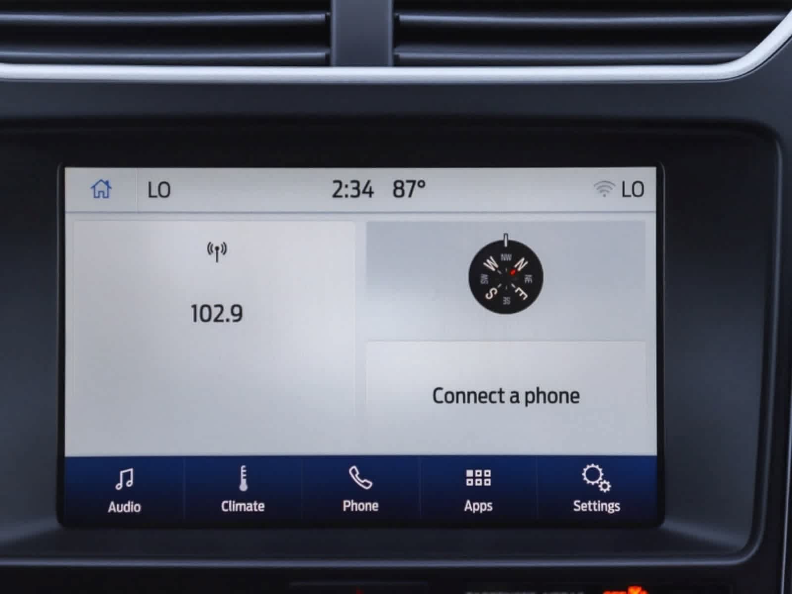 Used 2018 Ford Explorer XLT w/ Equipment Group 201A AWD/4WD image 16