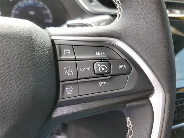 Used 2023 Jeep Grand Cherokee Laredo w/ Luxury Tech Group I image 26