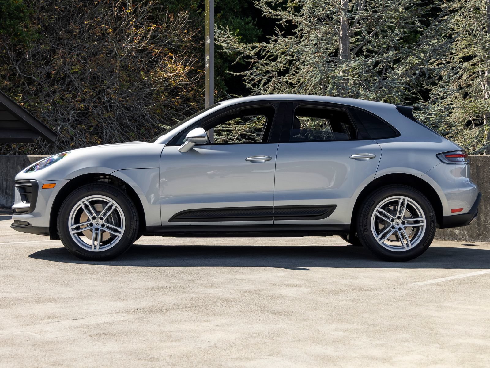 Certified 2026 Porsche Macan AWD/4WD image 2