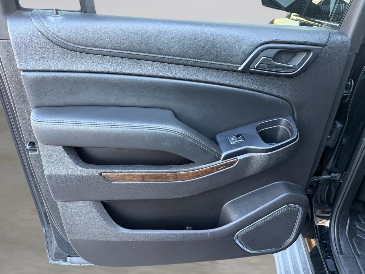 Used 2016 Chevrolet Suburban LT RWD image 25