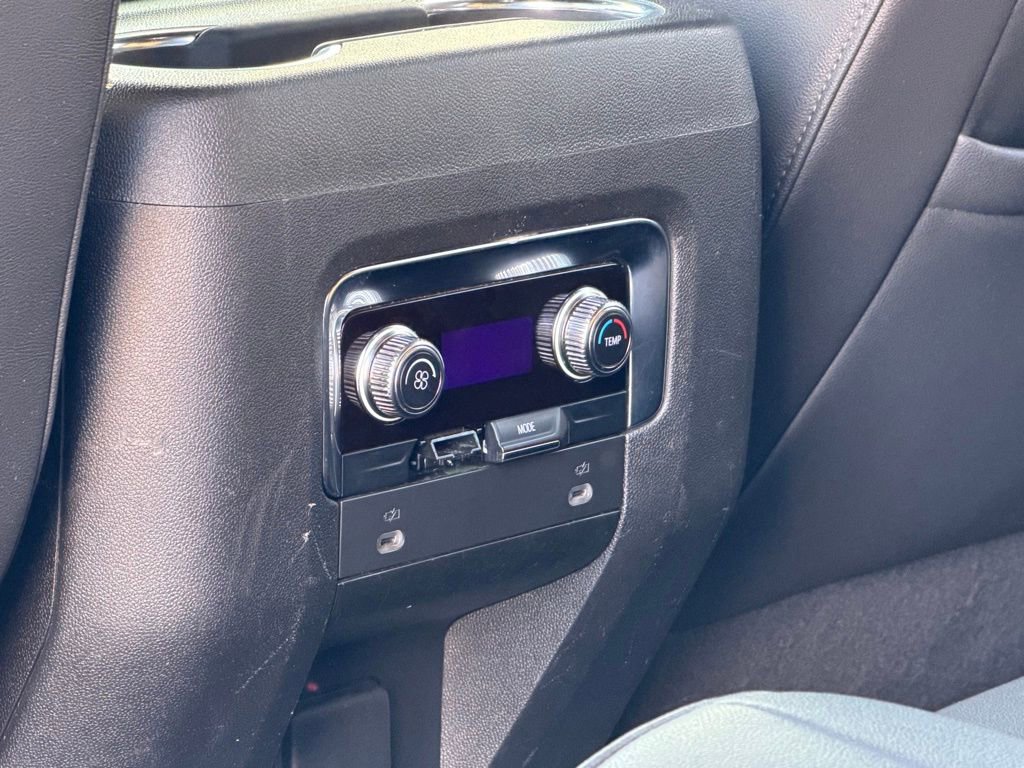 Used 2022 GMC Yukon XL SLT image 28